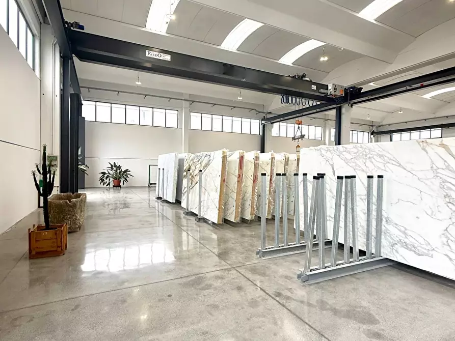 Immagine 9 di Capannone industriale in vendita  a Massa