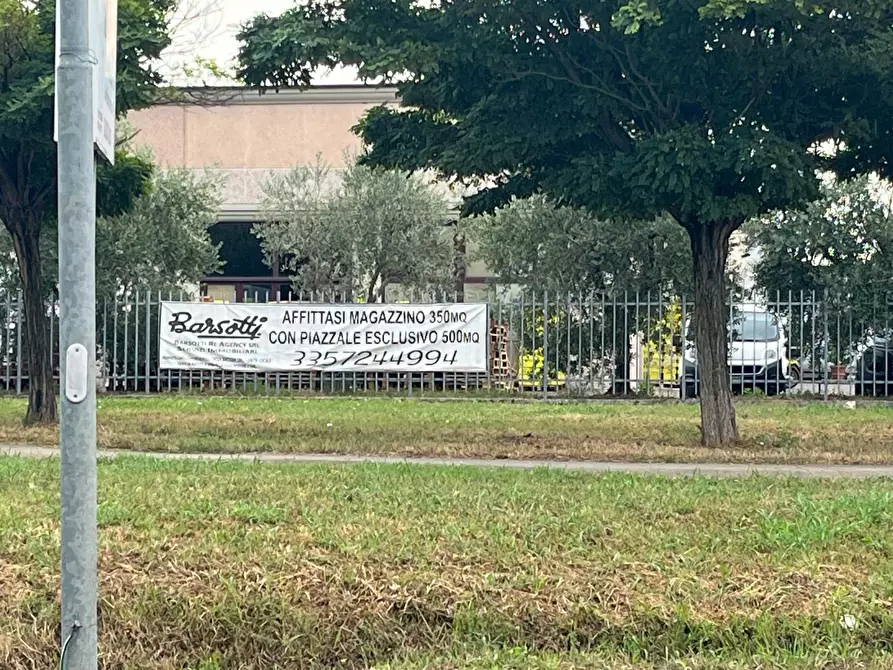 Immagine 3 di Capannone industriale in affitto  a Cascina