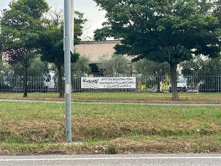 Immagine 2 di Capannone industriale in affitto  a Cascina