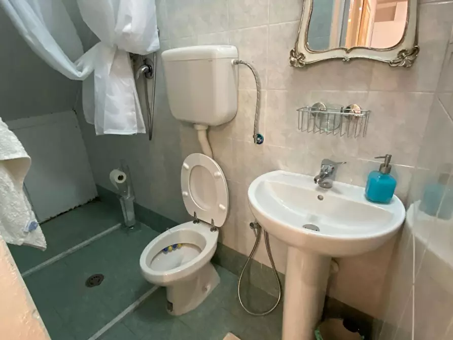 Immagine 5 di Appartamento in vendita  a Livorno