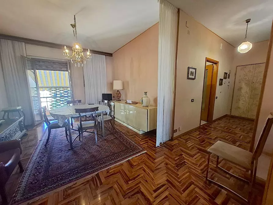 Immagine 2 di Appartamento in vendita  a Carrara