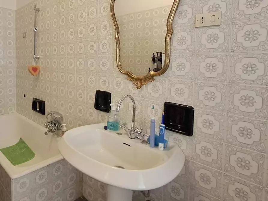 Immagine 30 di Appartamento in vendita  a Carrara