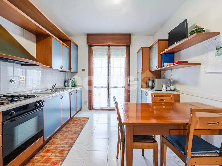 Immagine 7 di Appartamento in vendita  a Reggio Nell'emilia