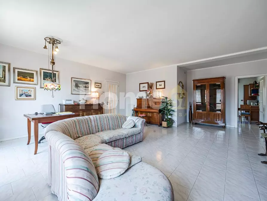 Immagine 4 di Appartamento in vendita  a Reggio Nell'emilia