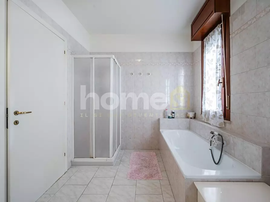 Immagine 23 di Appartamento in vendita  a Reggio Nell'emilia