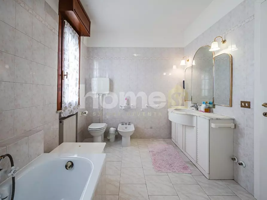 Immagine 24 di Appartamento in vendita  a Reggio Nell'emilia