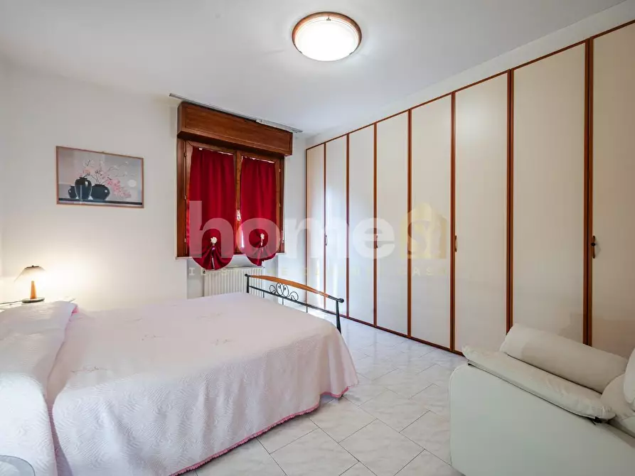 Immagine 18 di Appartamento in vendita  a Reggio Nell'emilia