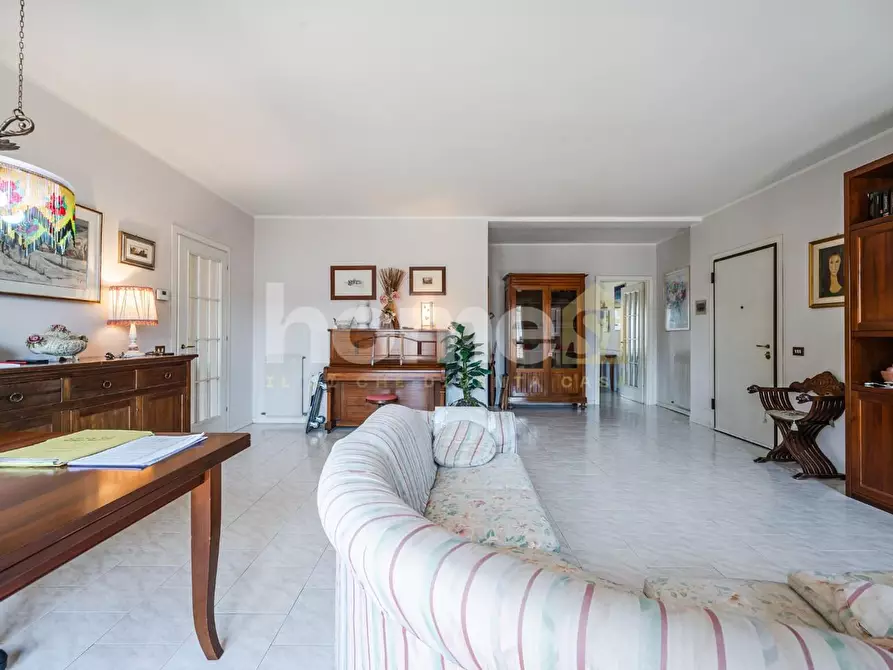 Immagine 3 di Appartamento in vendita  a Reggio Nell'emilia