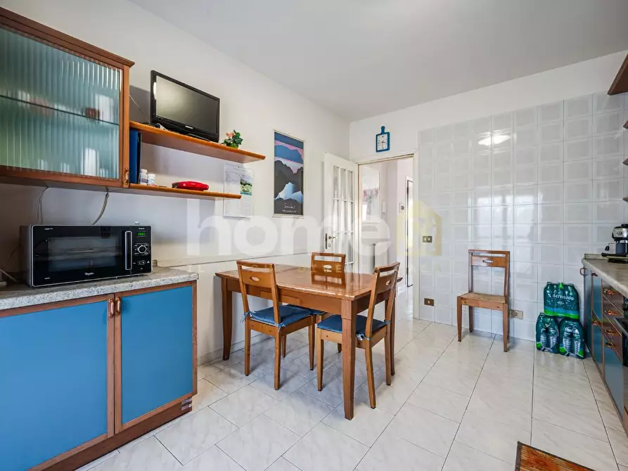 Immagine 9 di Appartamento in vendita  a Reggio Nell'emilia