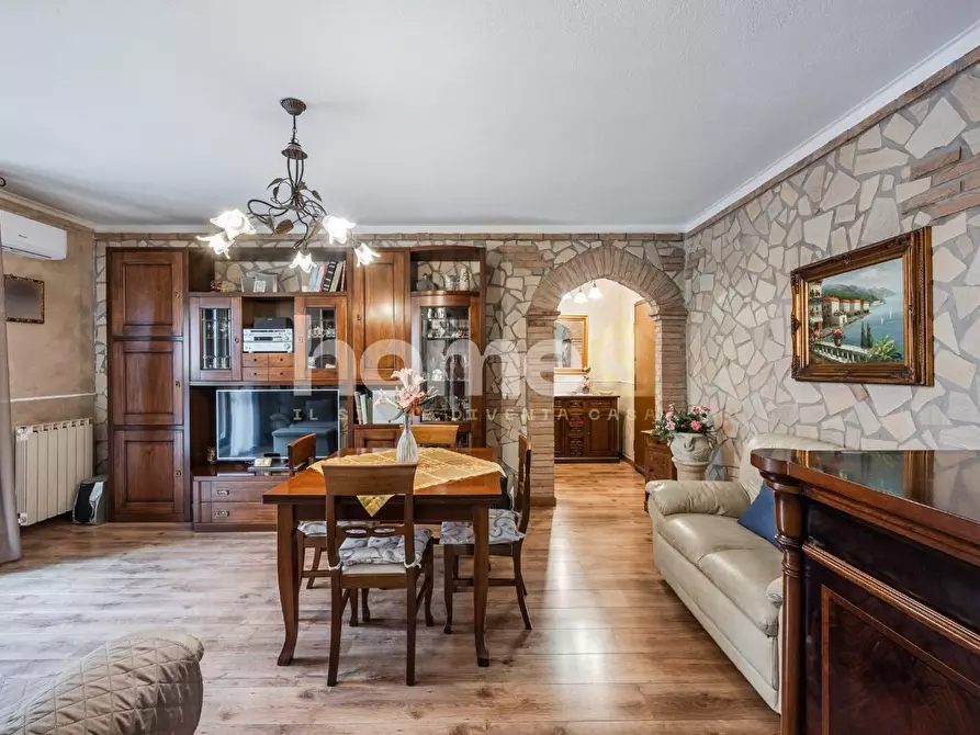 Immagine 1 di Appartamento in vendita  a Reggio Nell'emilia