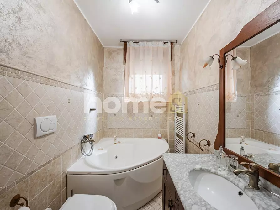 Immagine 14 di Appartamento in vendita  a Reggio Nell'emilia