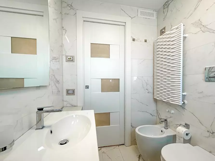 Immagine 14 di Appartamento in vendita  a Camaiore