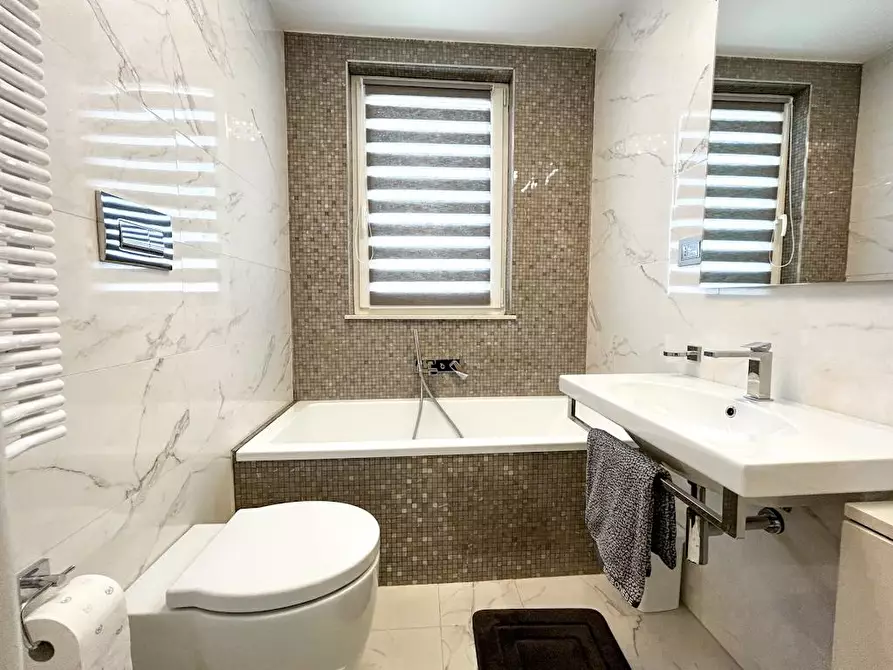 Immagine 15 di Appartamento in vendita  a Camaiore