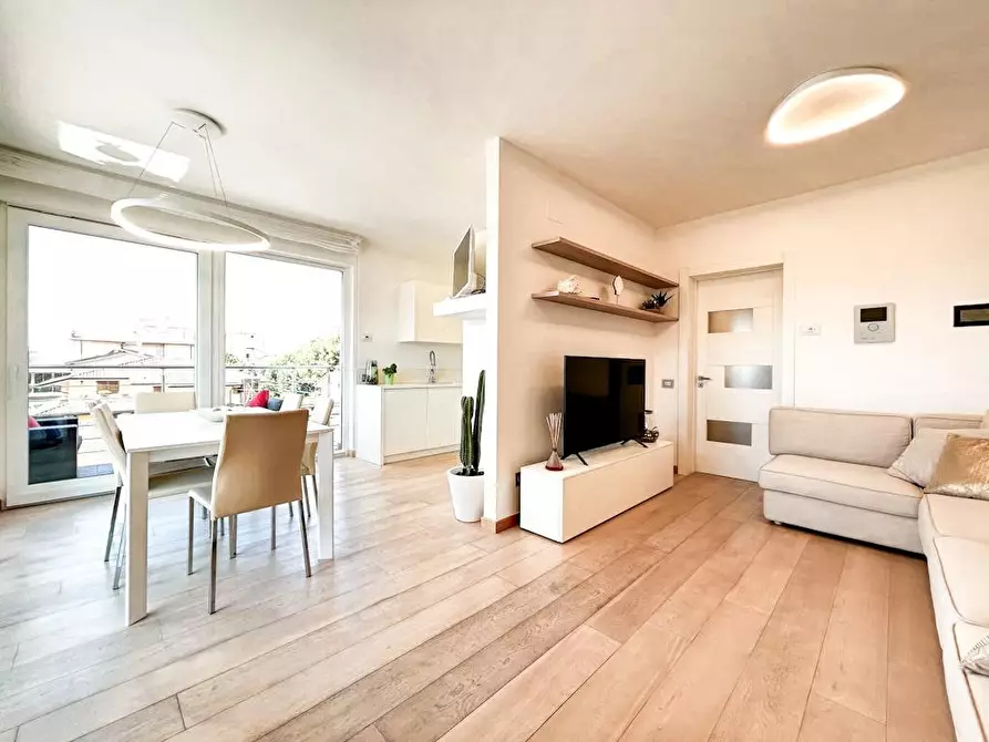 Immagine 18 di Appartamento in vendita  a Camaiore