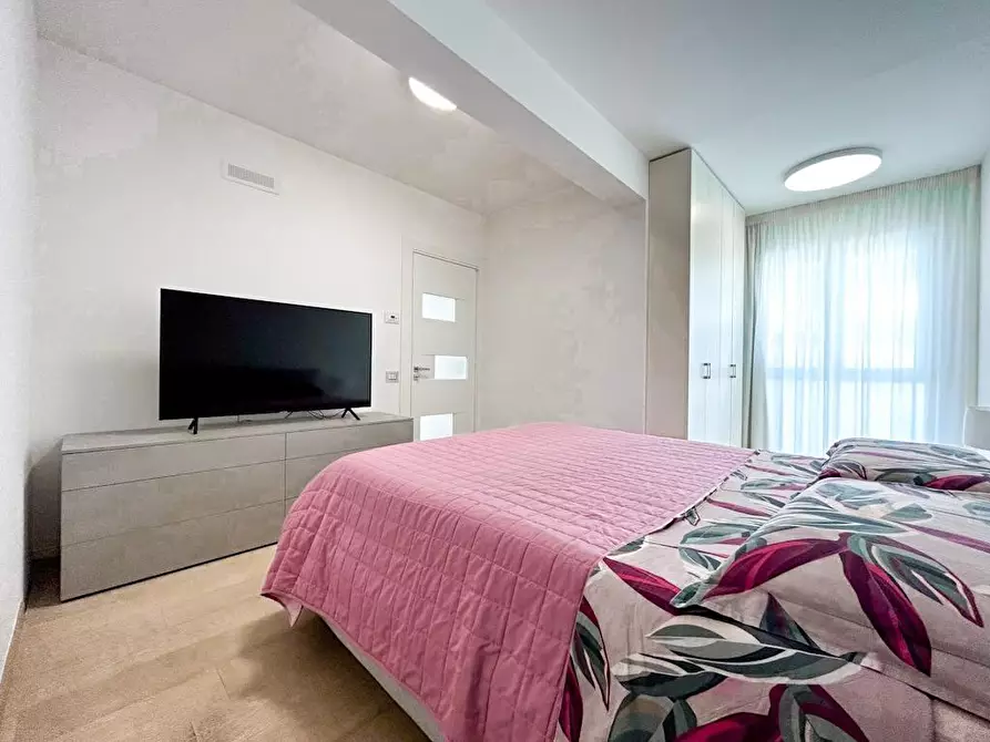 Immagine 11 di Appartamento in vendita  a Camaiore