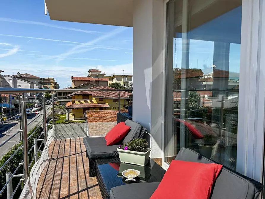 Immagine 4 di Appartamento in vendita  a Camaiore