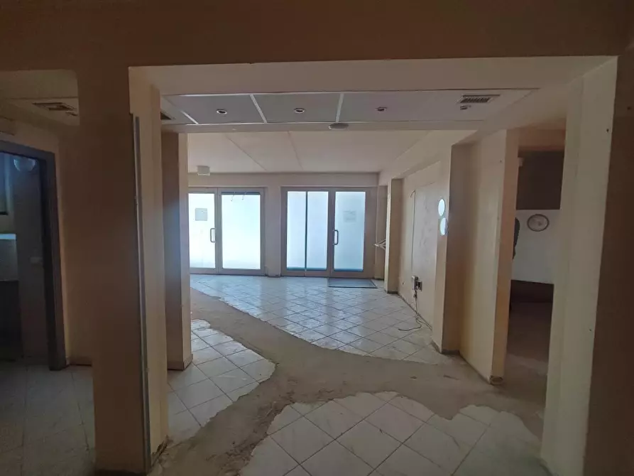 Immagine 12 di Locale commerciale in affitto  a Palaia