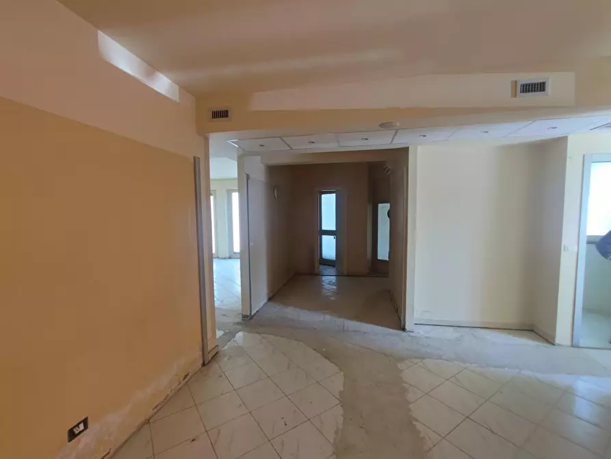 Immagine 7 di Locale commerciale in affitto  a Palaia