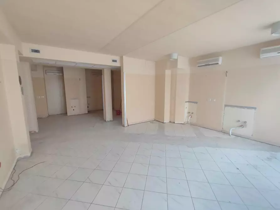 Immagine 10 di Locale commerciale in affitto  a Palaia