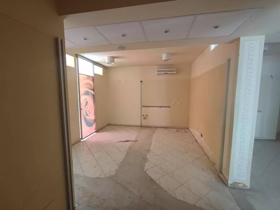 Immagine 6 di Locale commerciale in affitto  a Palaia