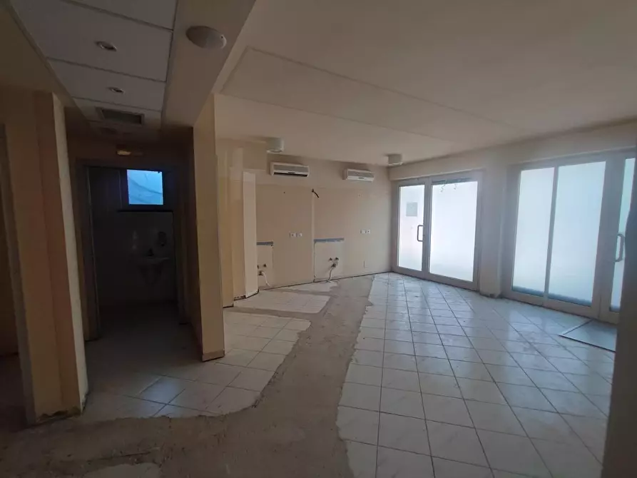 Immagine 9 di Locale commerciale in affitto  a Palaia