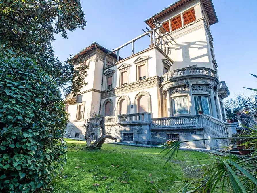 Immagine 2 di Villa in vendita  a Pisa