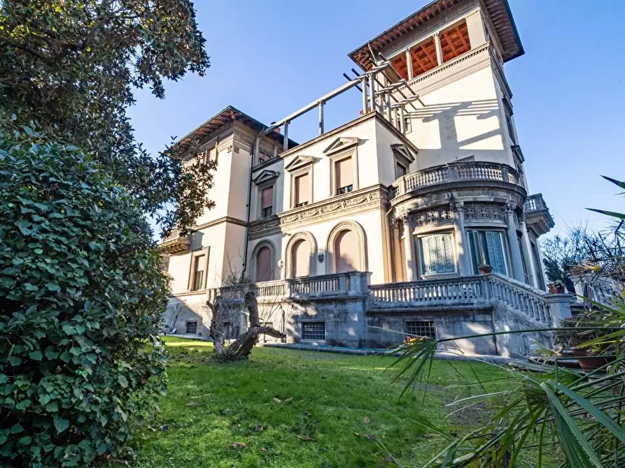 Immagine 1 di Villa in vendita  a Pisa