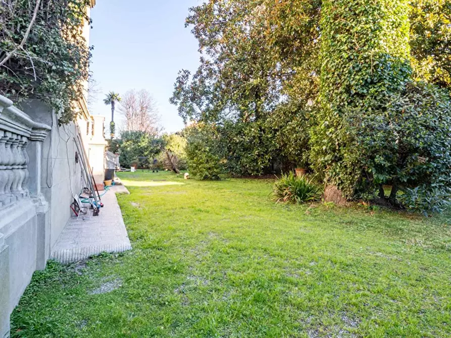 Immagine 5 di Villa in vendita  a Pisa