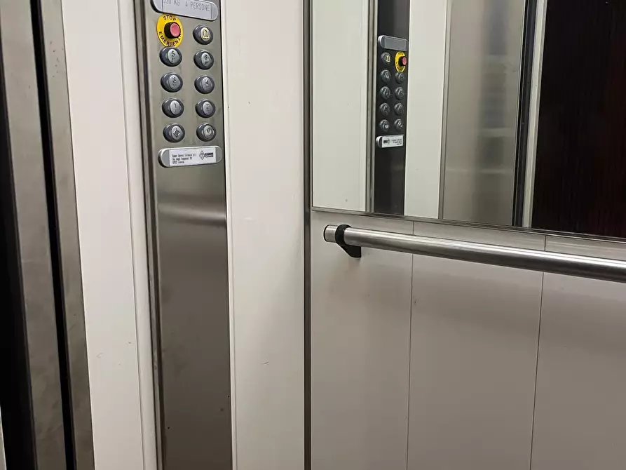 Immagine 14 di Appartamento in vendita  a Livorno