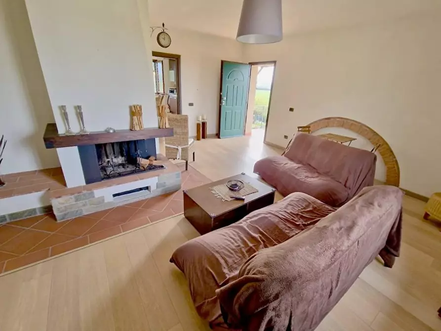 Immagine 2 di Villa in vendita  a San Giuliano Terme