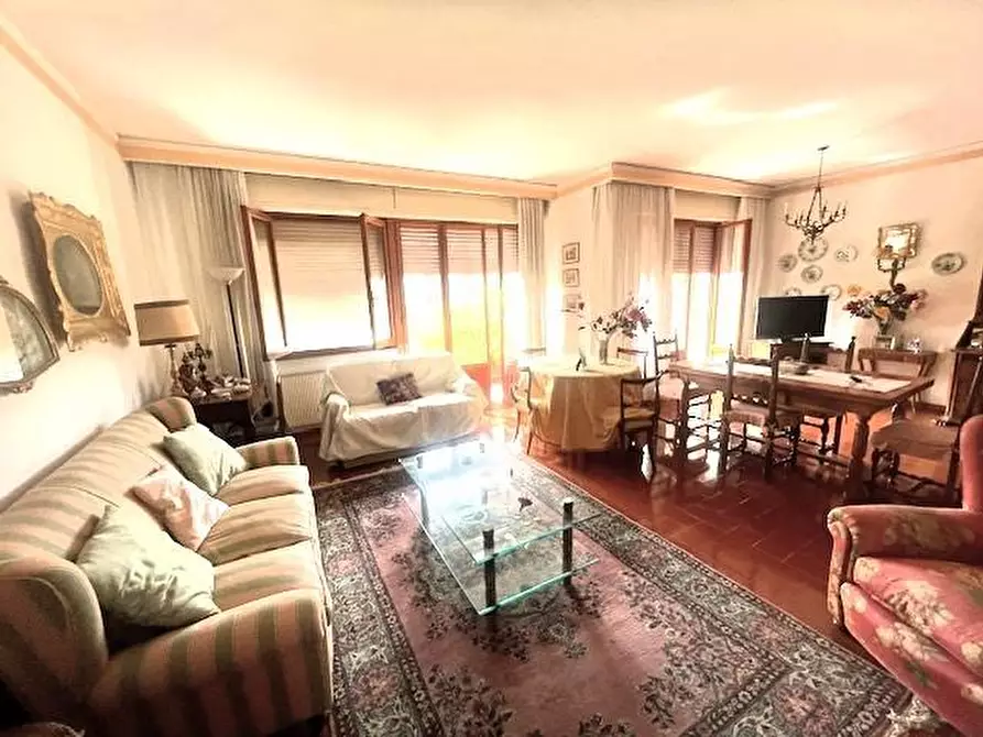 Immagine 1 di Appartamento in vendita  a Massa