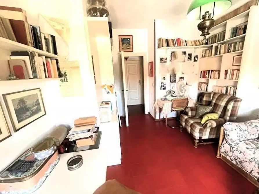 Immagine 21 di Appartamento in vendita  a Massa