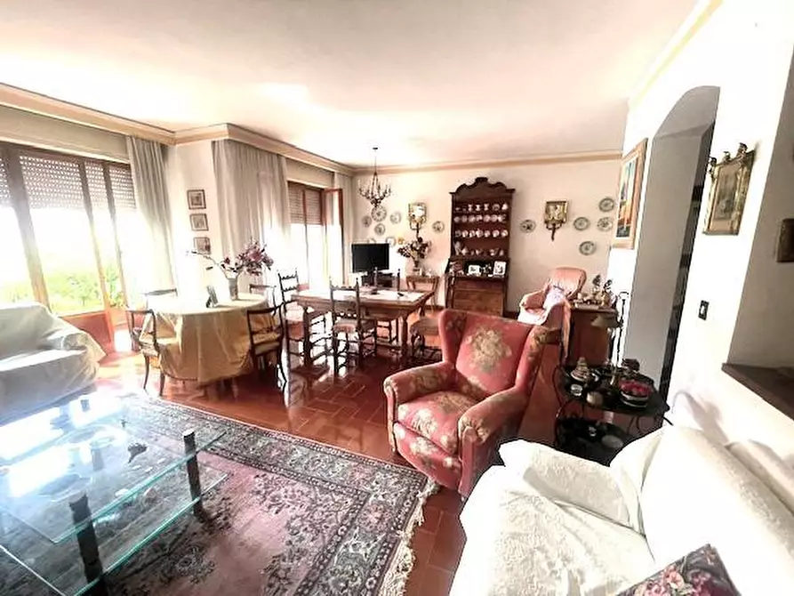 Immagine 2 di Appartamento in vendita  a Massa