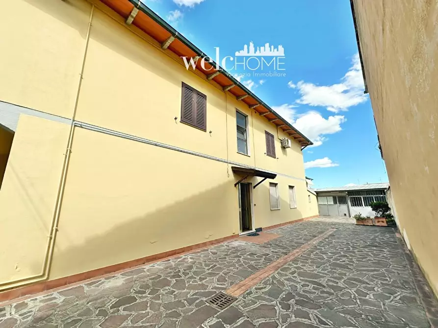 Immagine 32 di Appartamento in vendita  a Campi Bisenzio