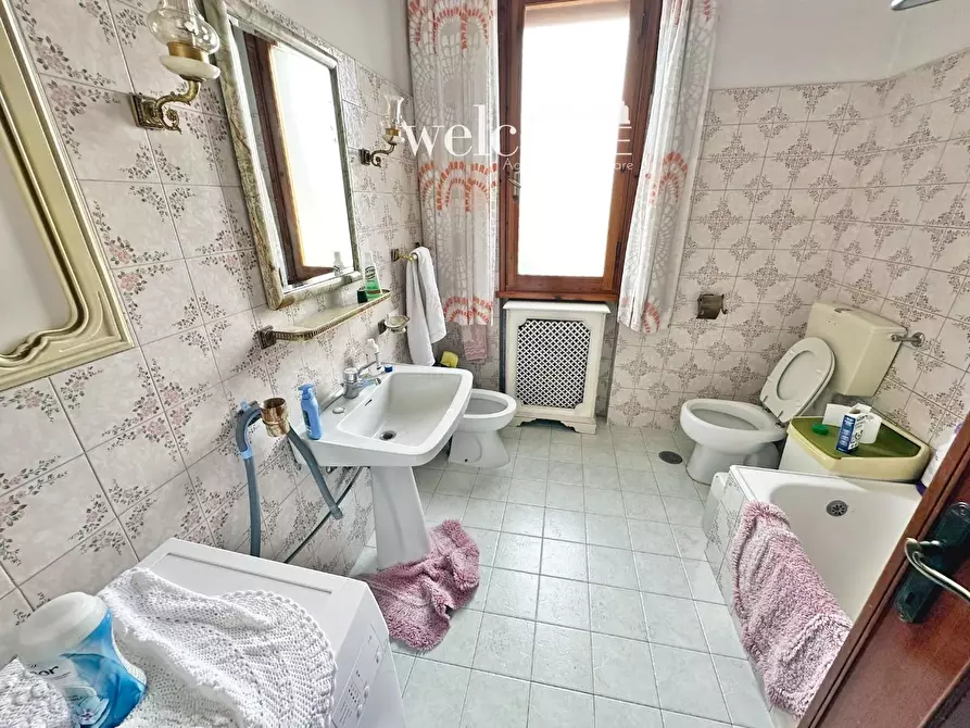 Immagine 17 di Appartamento in vendita  a Campi Bisenzio