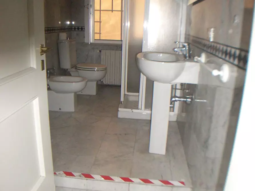 Immagine 10 di Ufficio in vendita  a Pisa