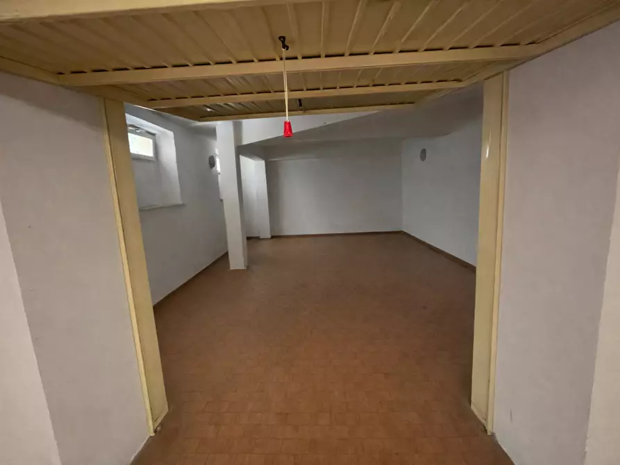 Immagine 3 di Garage in vendita  a Siena