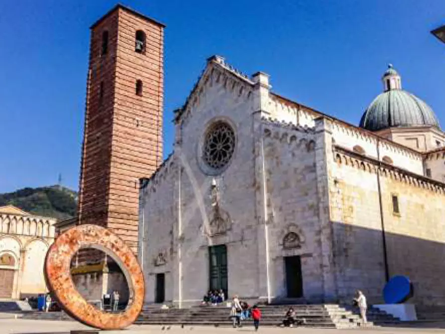 Immagine 8 di Villa in vendita  a Pietrasanta