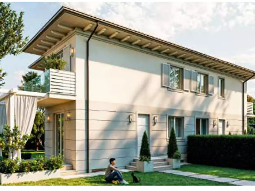 Immagine 2 di Villa in vendita  a Pietrasanta