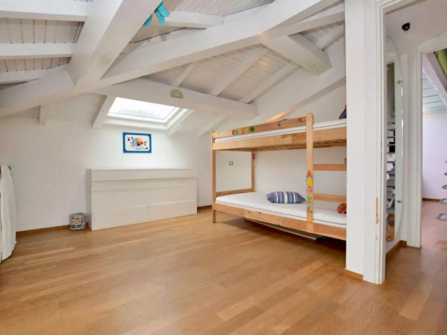 Immagine 16 di Mansarda in vendita  a Viareggio