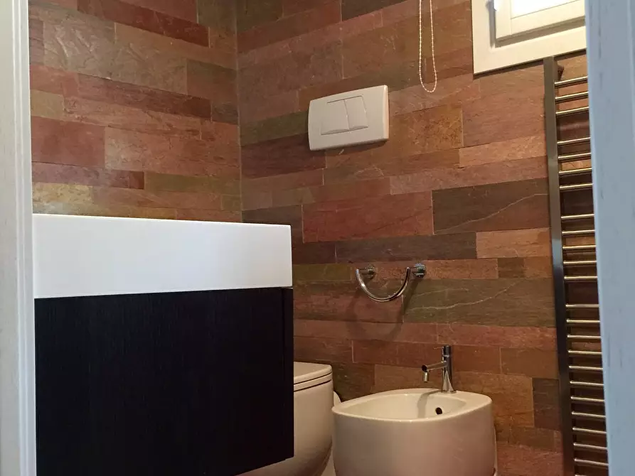 Immagine 21 di Mansarda in vendita  a Viareggio