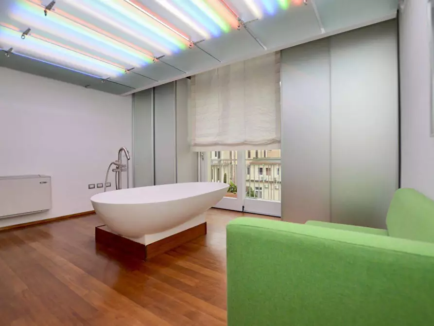 Immagine 11 di Mansarda in vendita  a Viareggio