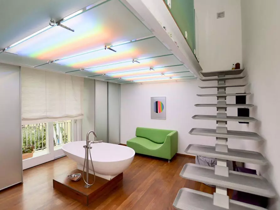 Immagine 10 di Mansarda in vendita  a Viareggio