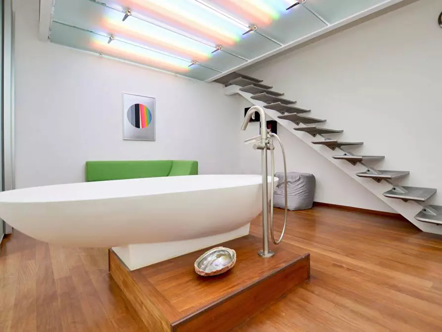 Immagine 12 di Mansarda in vendita  a Viareggio