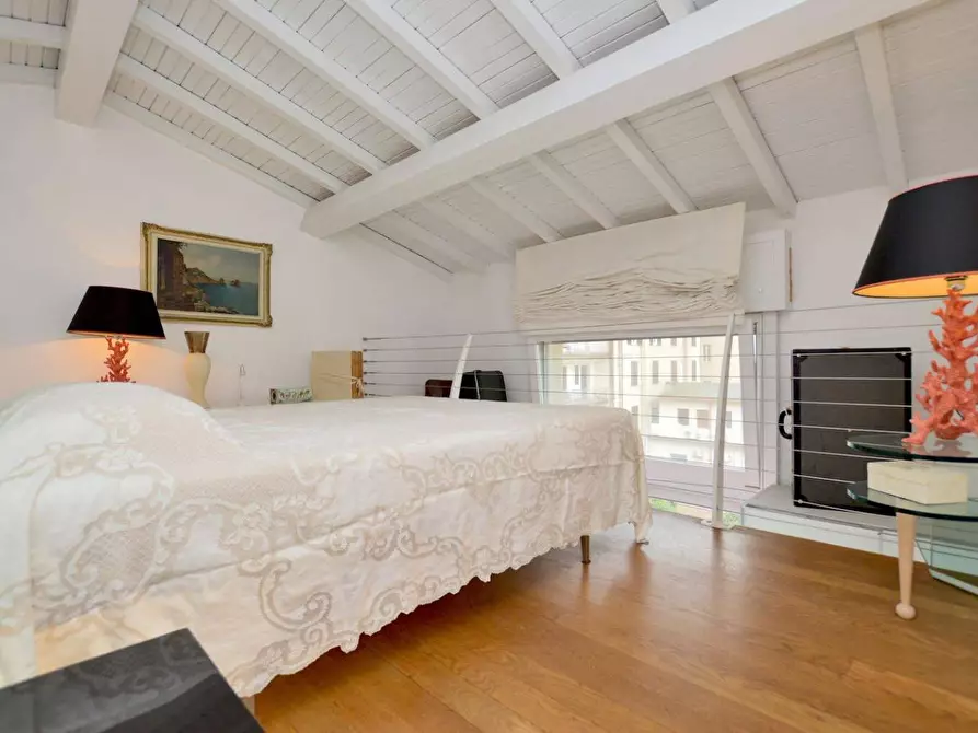 Immagine 14 di Mansarda in vendita  a Viareggio