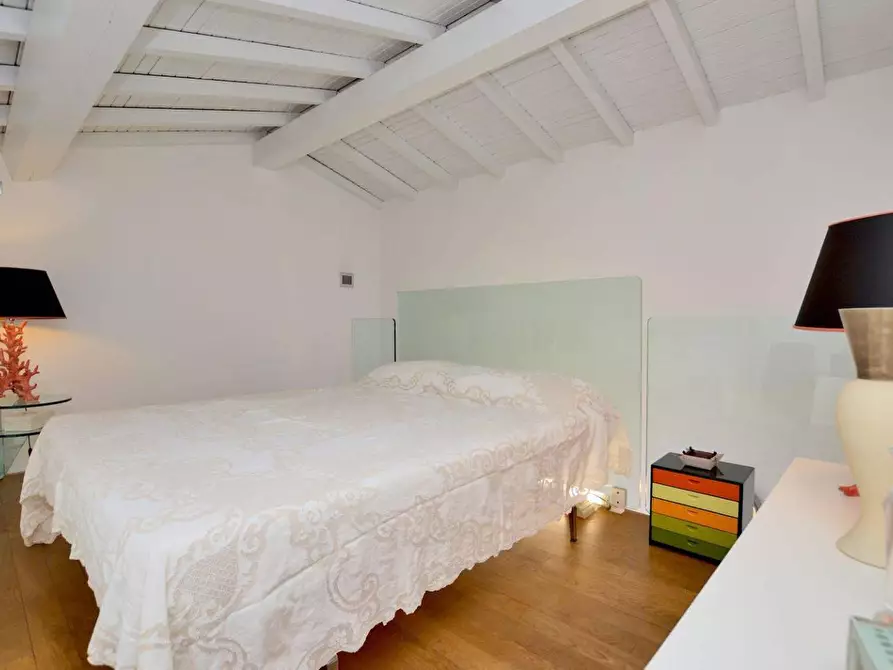 Immagine 15 di Mansarda in vendita  a Viareggio