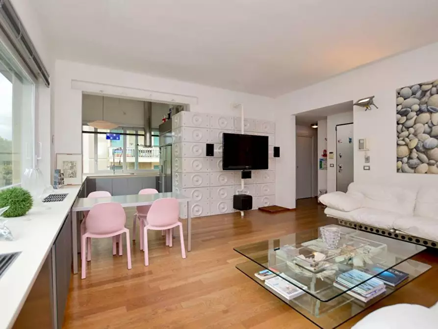 Immagine 6 di Mansarda in vendita  a Viareggio