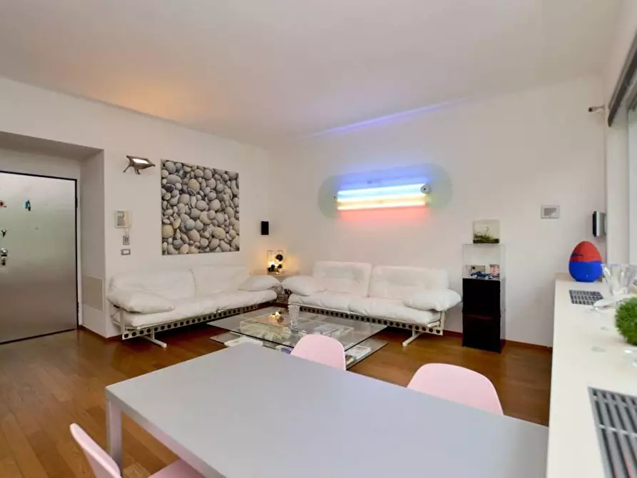 Immagine 5 di Mansarda in vendita  a Viareggio