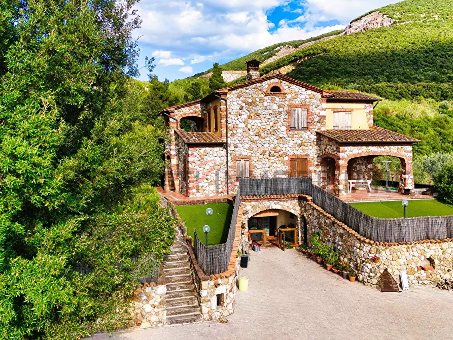 Immagine 3 di Villa in vendita  a Gavorrano