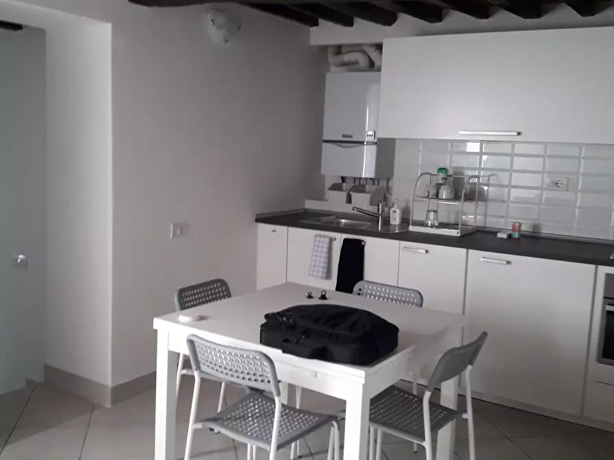 Immagine 2 di Appartamento in vendita  a Carrara